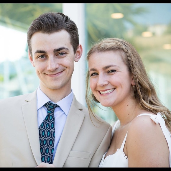 Meet your posher - Picture 3 of 4